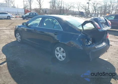 2007 Toyota Camry Le z USA, uszkodzony, nr VIN 4T1BE46K57U027011